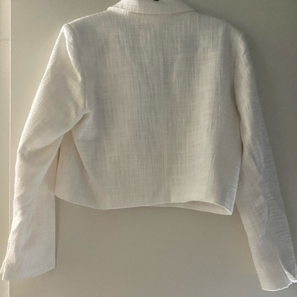 Abercrombie & Fitch // Cropped Tweed Blazer (L - White) *NWT* (Discontinued) - Picture 2 of 14